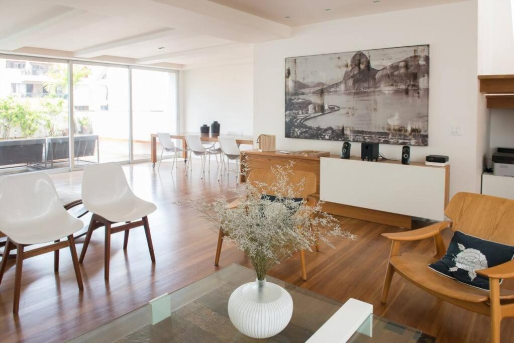 4 Bedroom Penhouse With Pool In Leblon 012 * Rio de Janeiro
