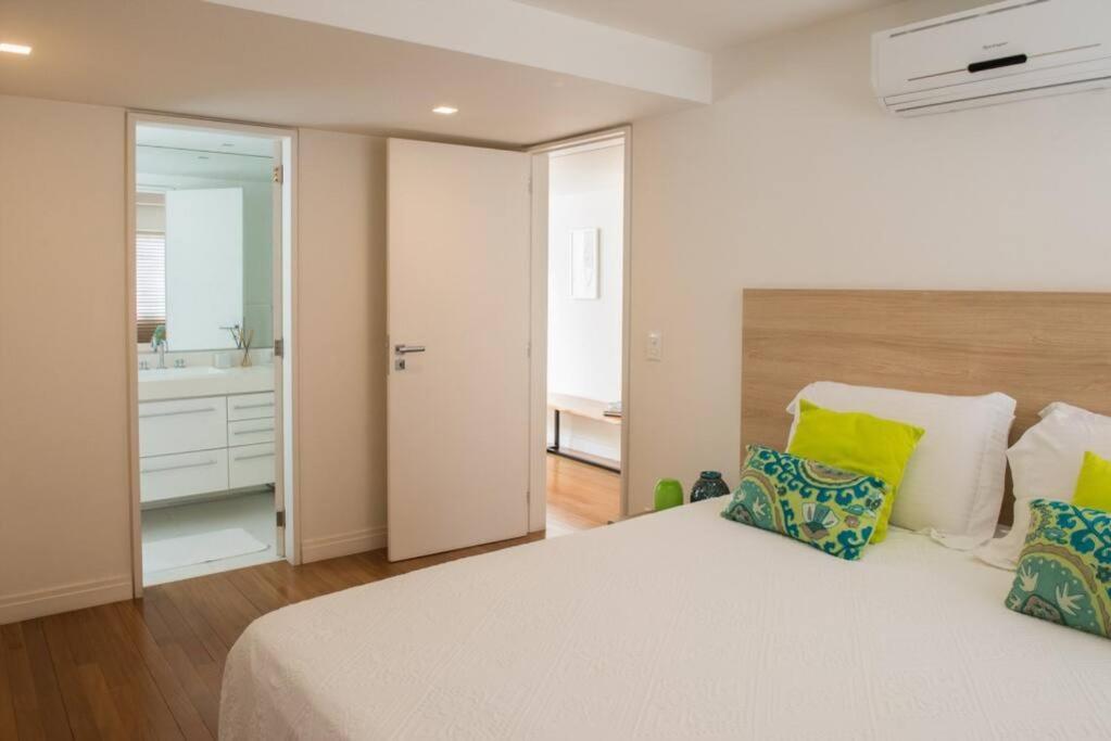 4 Bedroom Penhouse With Pool In Leblon 012