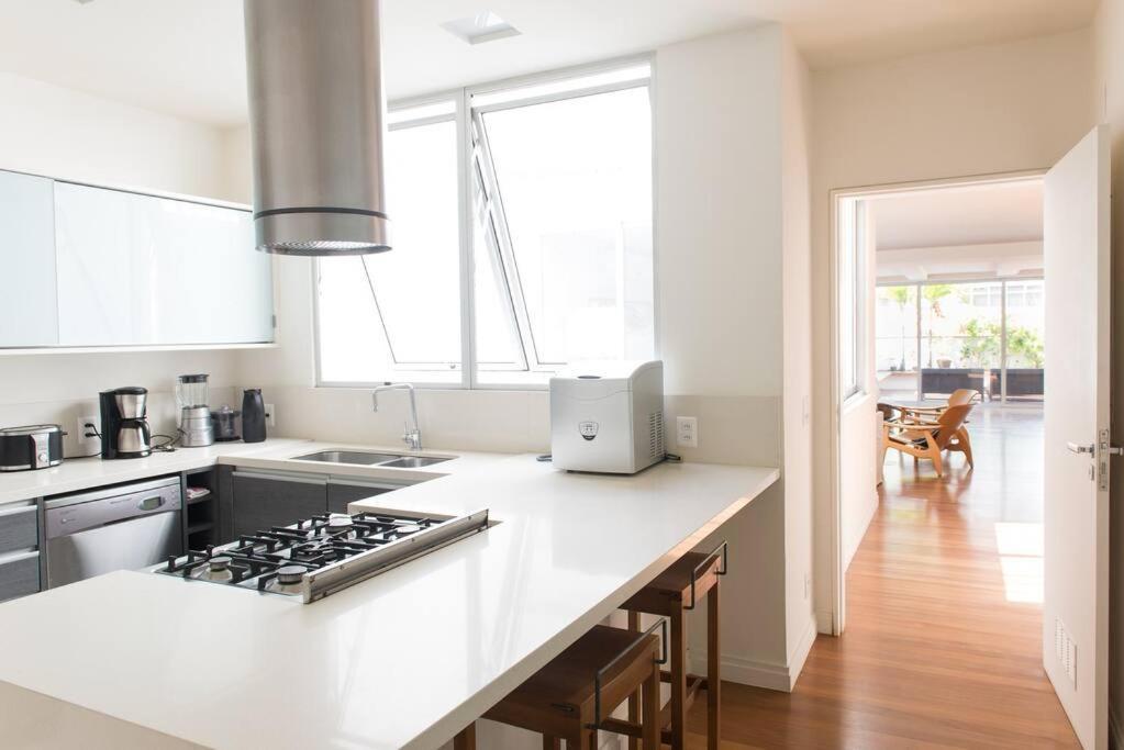 Apartment 4 Bedroom Penhouse With Pool In Leblon 012 *